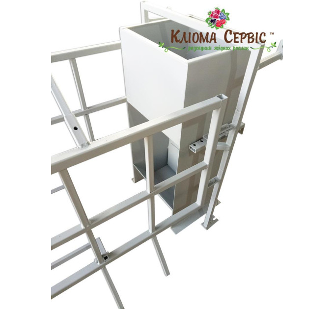 Станок для опоросу свиноматок із бункерною годівницею 1 секція