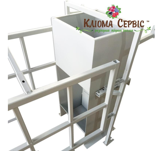 Станок для опоросу свиноматок із бункерною годівницею 1 секція