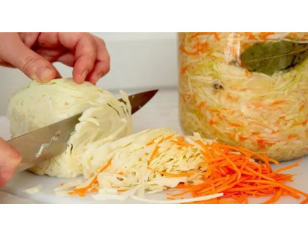 Як правильно квасити капусту на зиму