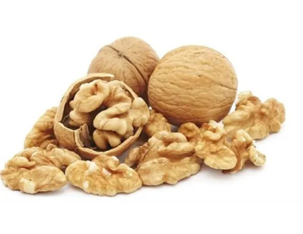 Які рослини можна посадити біля горіха?