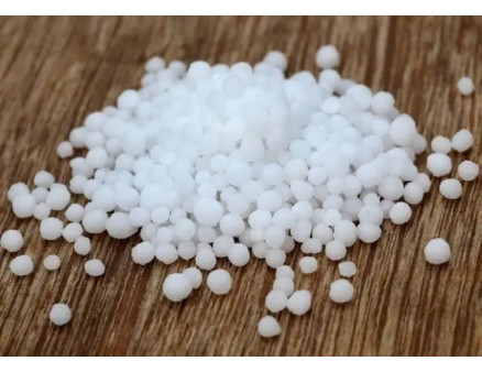 Правила застосування сечовини як добрива для рослин