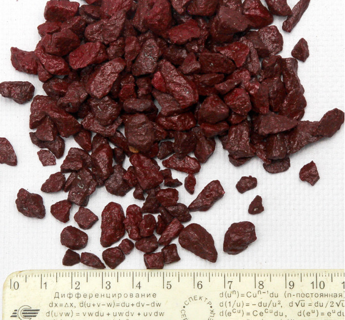 Камни декоративные бордовые, 0,5 кг
