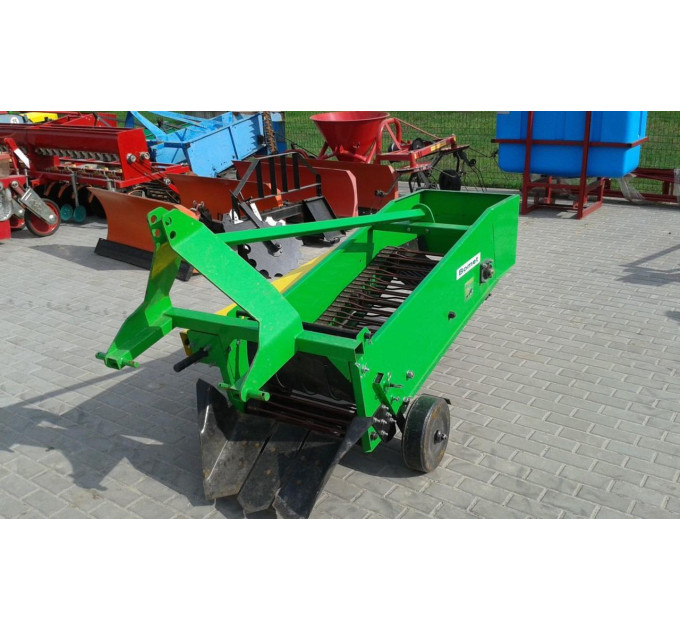 Картофелекопалка однорядная Bomet транспортерная