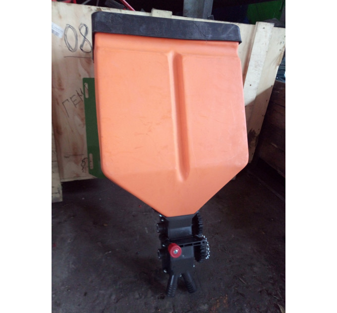 Бак для удобрений на картофелесажалку