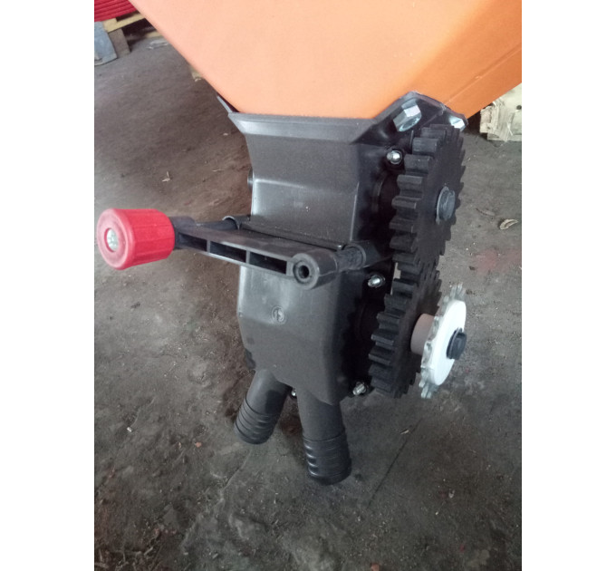 Бак для удобрений на картофелесажалку