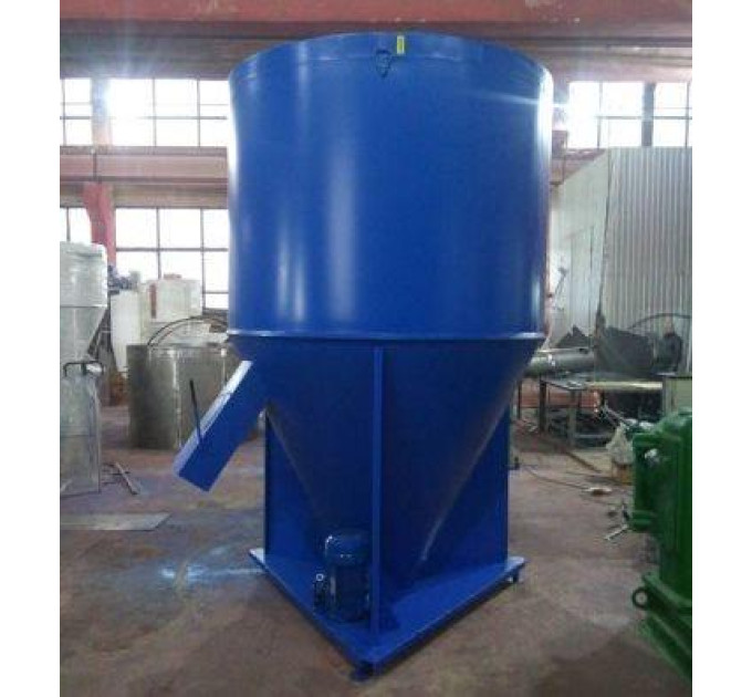 Кормозмішувач шнековий на 2000 кг