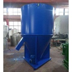 Кормозмішувач шнековий на 1000 кг