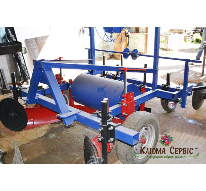 Пленкоукладчик и грядообразователь для посадки ягодных и овощных культур