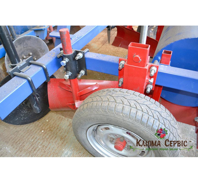 Пленкоукладчик и грядообразователь для посадки ягодных и овощных культур