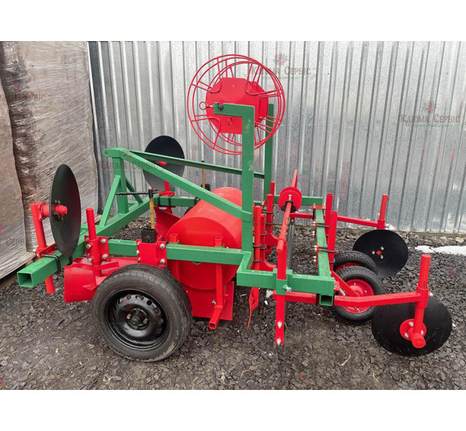 Пленкоукладчик и грядообразователь для посадки ягодных и овощных культур