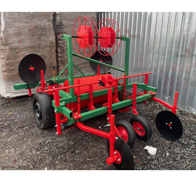 Пленкоукладчик и грядообразователь для посадки ягодных и овощных культур