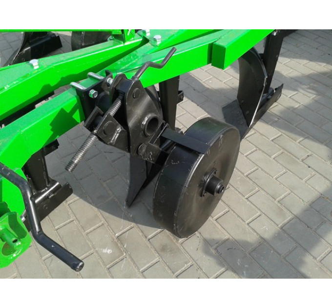 Плуг 3 корпусный, 3x25