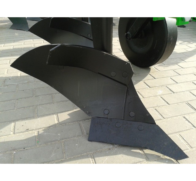 Плуг 3 корпусный, 3x25