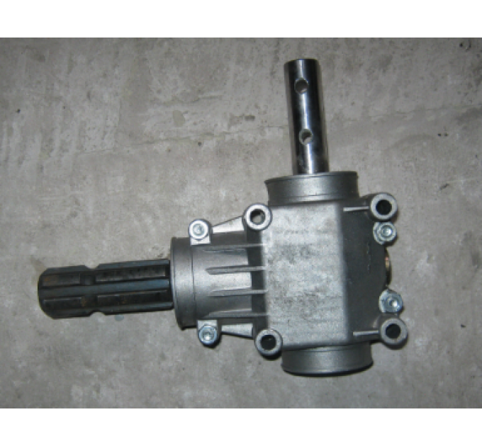 Редуктор на разбрасыватель минеральных удобрений