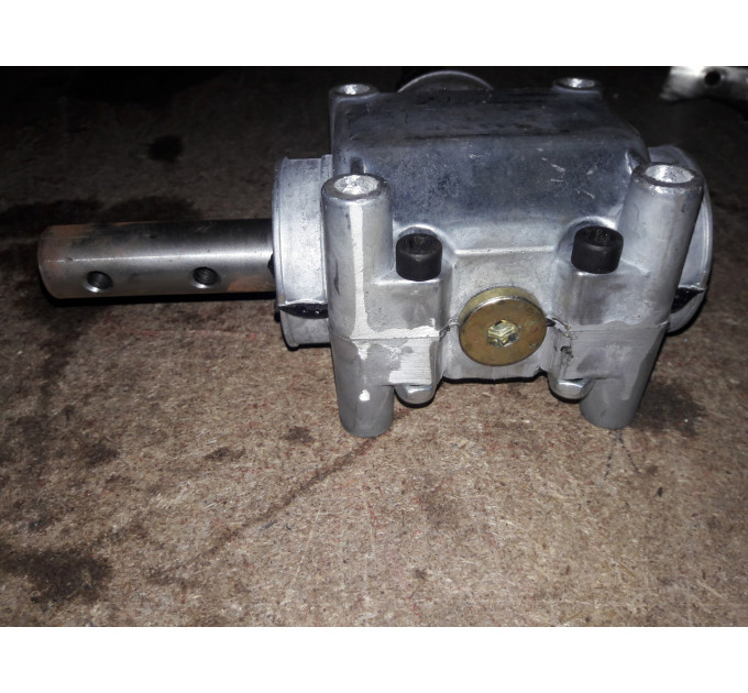 Редуктор на разбрасыватель минеральных удобрений