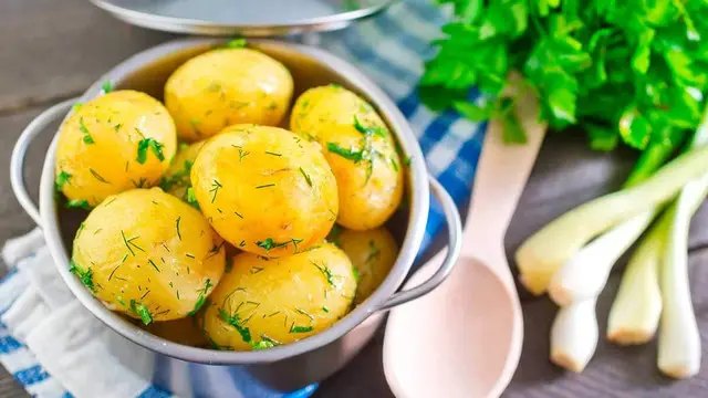 Картоплю, яка стала солодкою, можна вживати в їжу. картопля, зберігання картоплі взимку, як правильно зберігати картоплю взимку, чому картопля під час зберігання стає солодкою