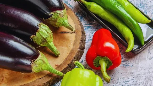 перець, баклажани, вирощування перцю, вирощування баклажанів, дозрівання перцю та баклажанів, терміни дозрівання перцю та баклажанів, що робити, якщо перець та баклажани не встигли дозріти