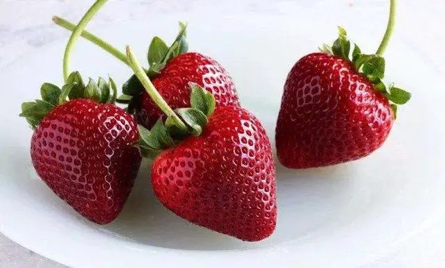 клубника, сорта клубники, лучшие сорта клубники, рейтинг 2024 года, выращивание клубники, какие сорта клубники стоит выращивать в Украине