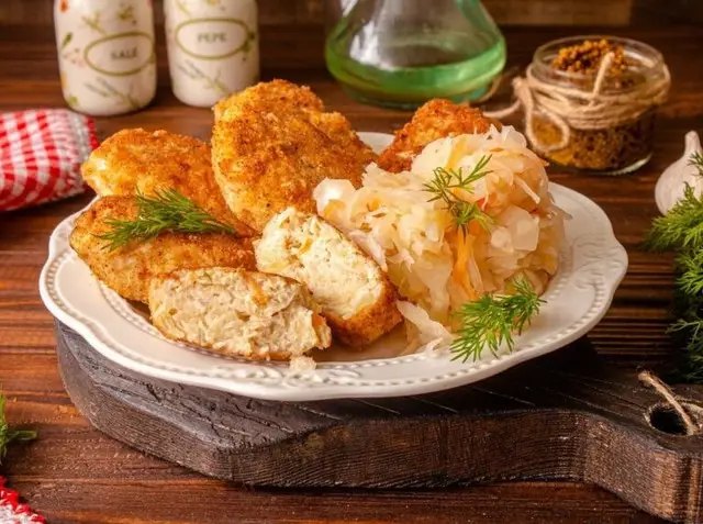 Котлети з квашеної капусти капуста, квашена капуста, приготування страв з квашеної капусти, рецепти страв з квашеної капусти