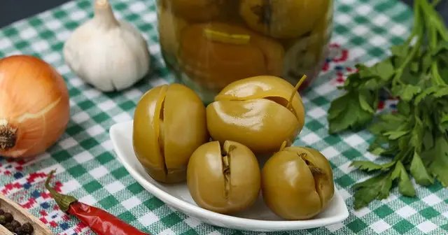помидоры, зеленые помидоры, использование зеленых помидоров, квашеные зеленые помидоры, рецепты квашеных зеленых помидоров