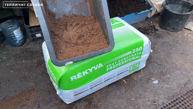 кращий грунт для посіву розсади, субстрат для вирощування овочів у касетах, грунт для посіву насіння зелені